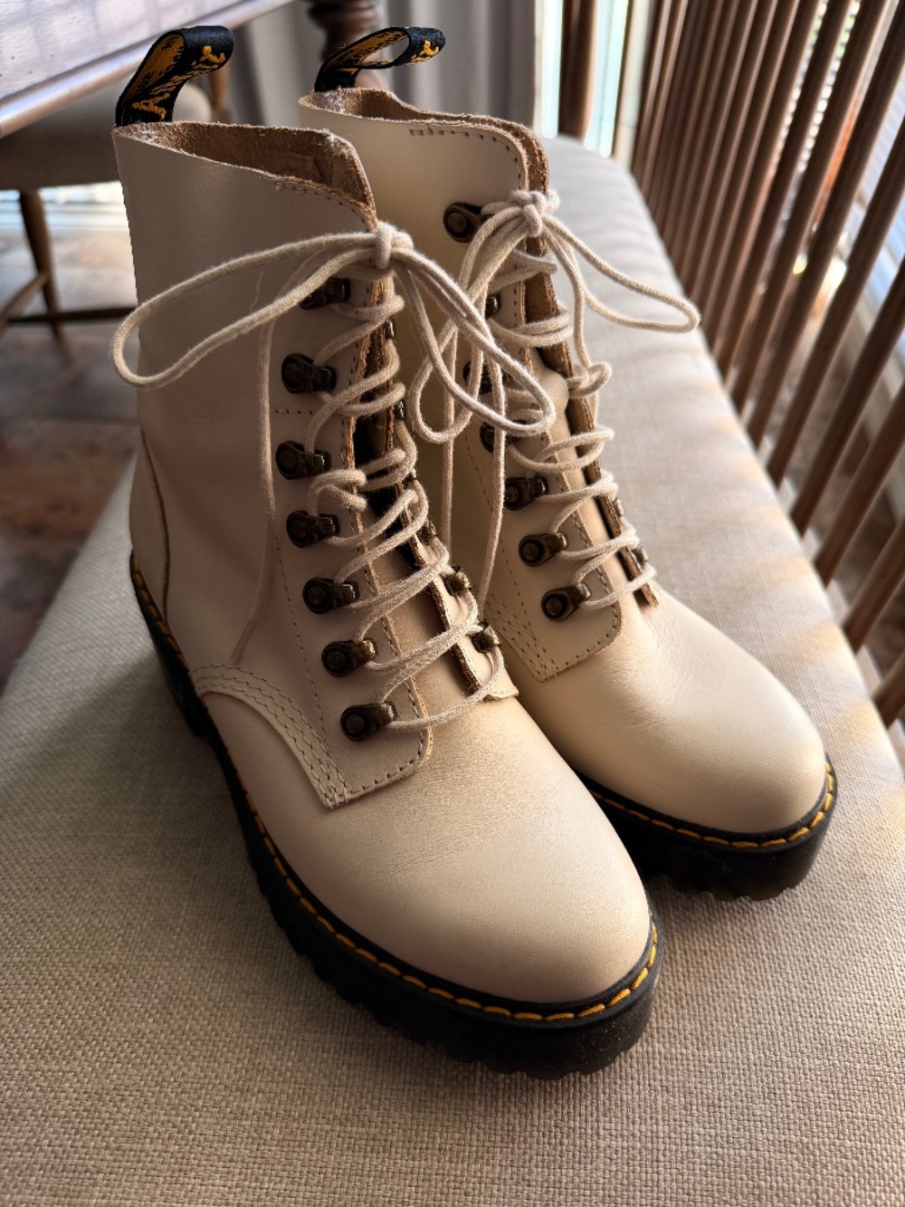 Leona Dr. Martens